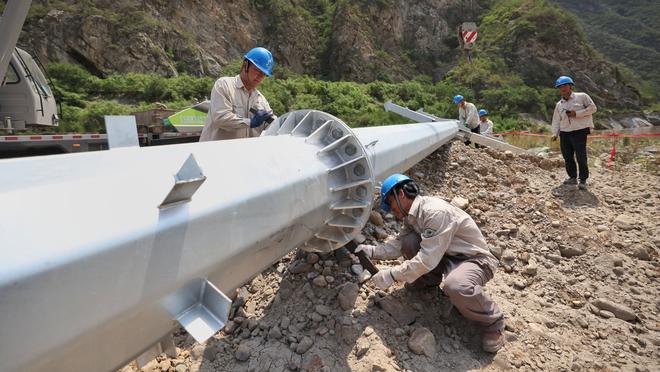 C罗穆帅双双滑跪！这场皇马vs曼城欧冠太刺激